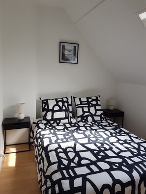 2 bedrooms, travel cot, free WiFi