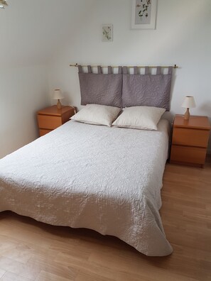 2 Schlafzimmer, Reisekinderbett, kostenloses WLAN