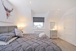 2 soverom, skrivebord, strykejern/-brett og wi-fi (inkludert)