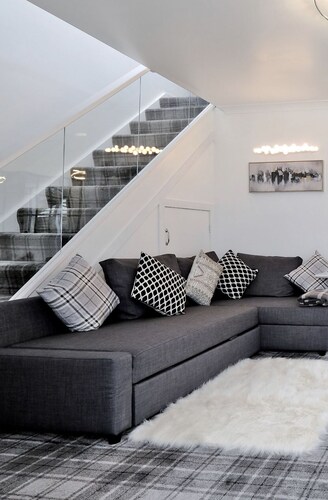 Contemporary HIGHLAND HOUSE close to town and Ben Nevis