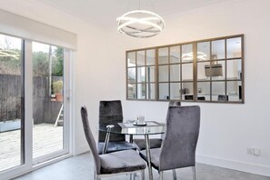 Dining - Contemporary HIGHLAND HOUSE close to town and Ben Nevis (Fort William)
