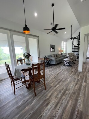 Interior - Country Living with all the Amenities (Lockhart)