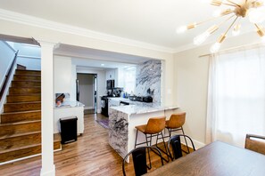 Fridge, microwave, oven, stovetop - Welcome to "The Spot" Southland/6 Miles to Keeneland! (Lexington)