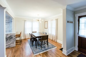 Dining - Welcome to "The Spot" Southland/6 Miles to Keeneland!  (Lexington)