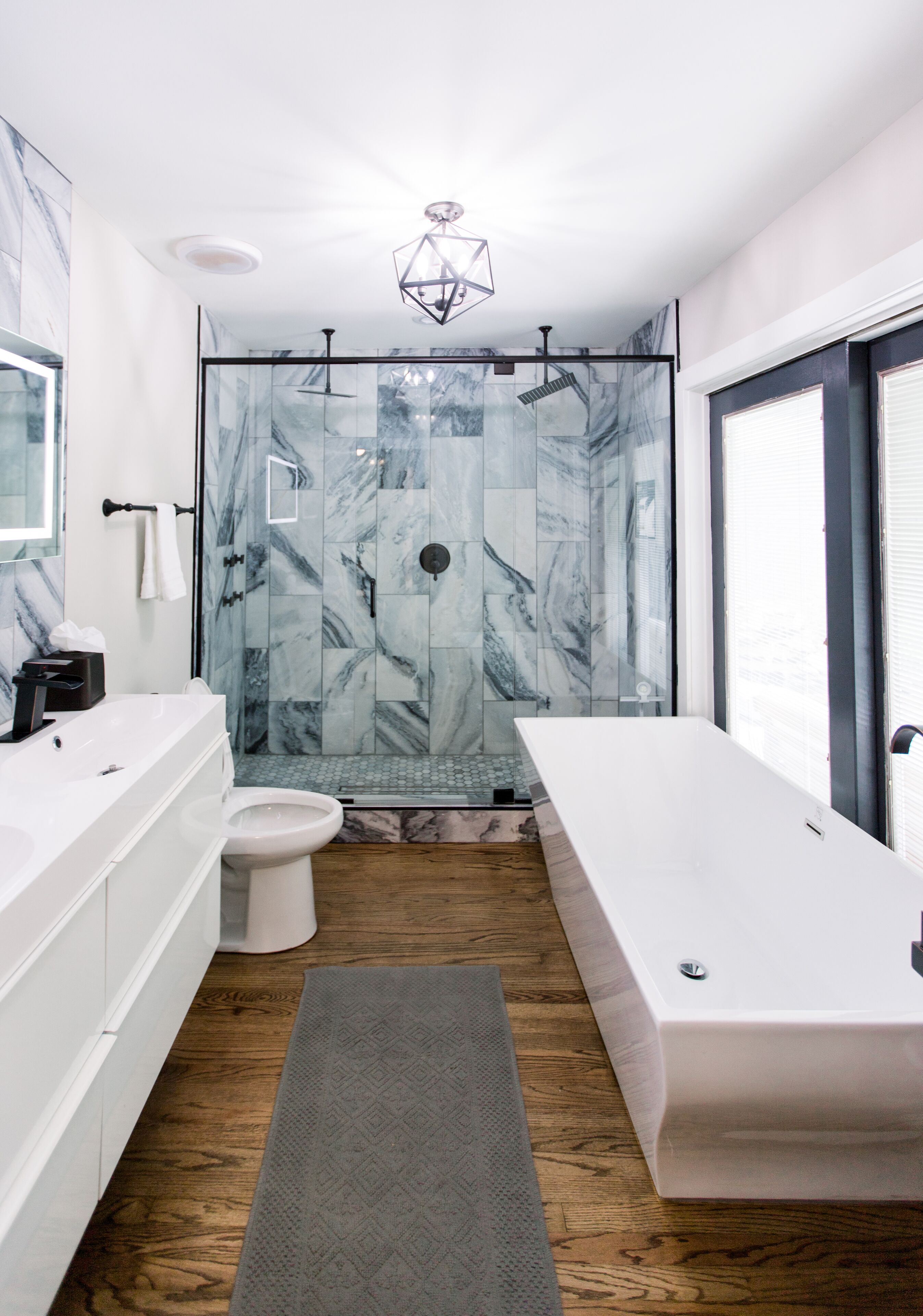 Combined shower/bathtub, hair dryer, towels, soap