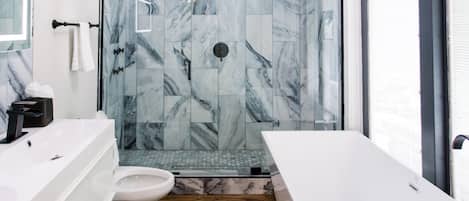 Combined shower/bathtub, hair dryer, towels, soap