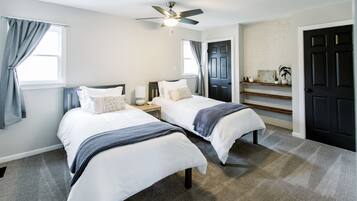 4 slaapkamers, een strijkplank/strijkijzer, reisbedje, gratis wifi