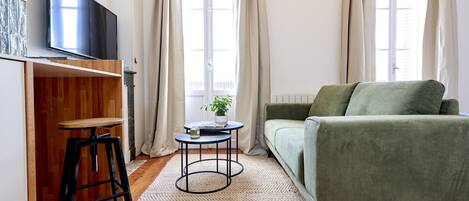 Flachbildfernseher, Netflix, Streaming-Dienste