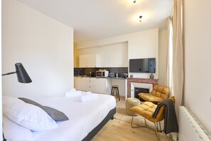 Iron/ironing board, free WiFi, bed sheets