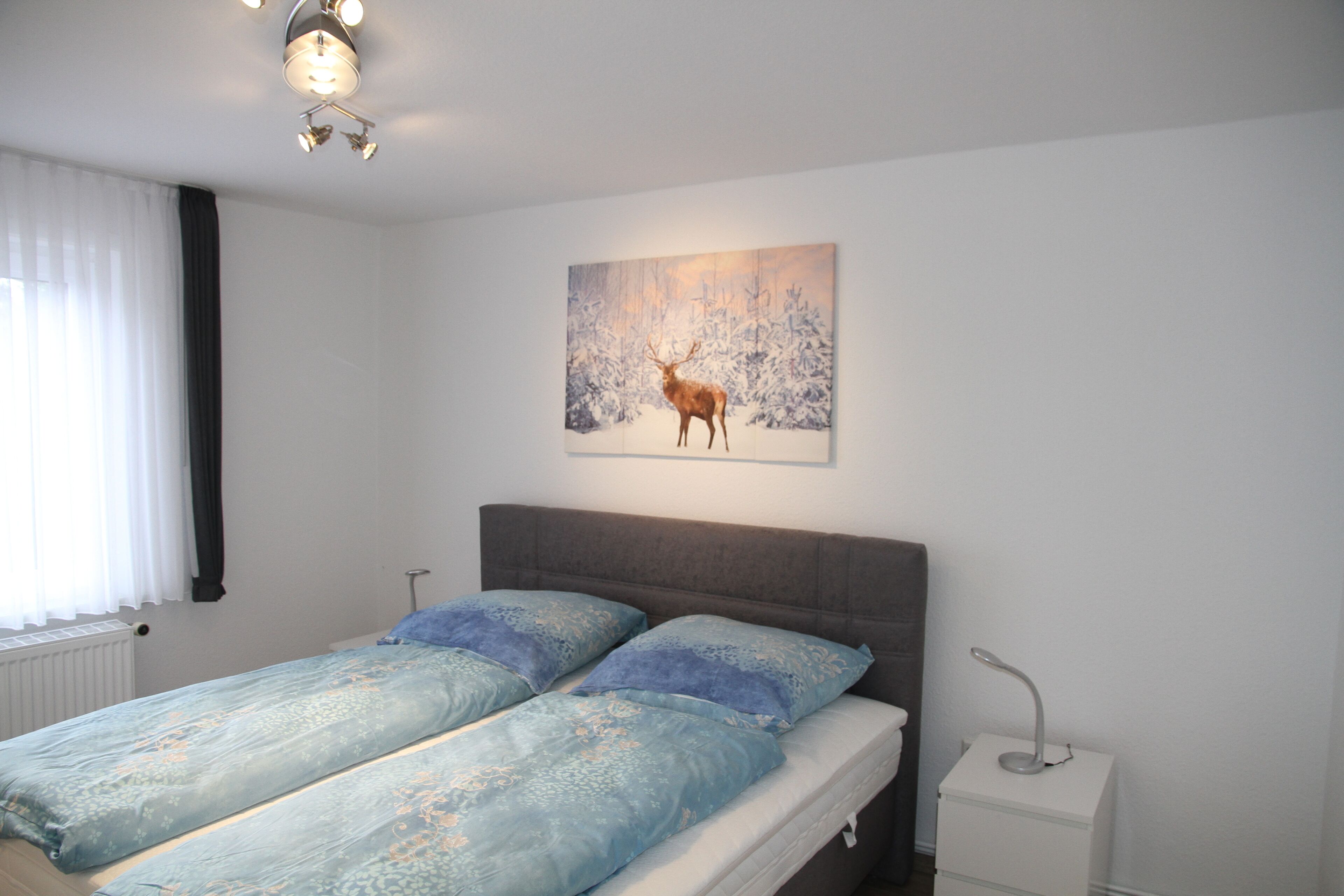 2 多间卧室、免费 WiFi、床单