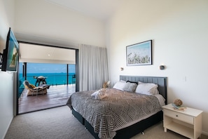 4 bedrooms, iron/ironing board, free WiFi, bed sheets - Seven Islands (Airlie Beach)