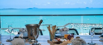 Luxury 4 bedroom holiday home with Ocean Views