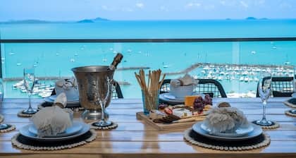 Luxury 4 bedroom holiday home with Ocean Views