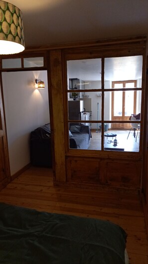 1 chambre, fer et planche à repasser, lit parapluie, Wi-Fi gratuit