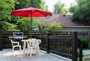 Outdoor dining - Highlands Luxury Lower Level Studio - 900+sq (Louisville)
