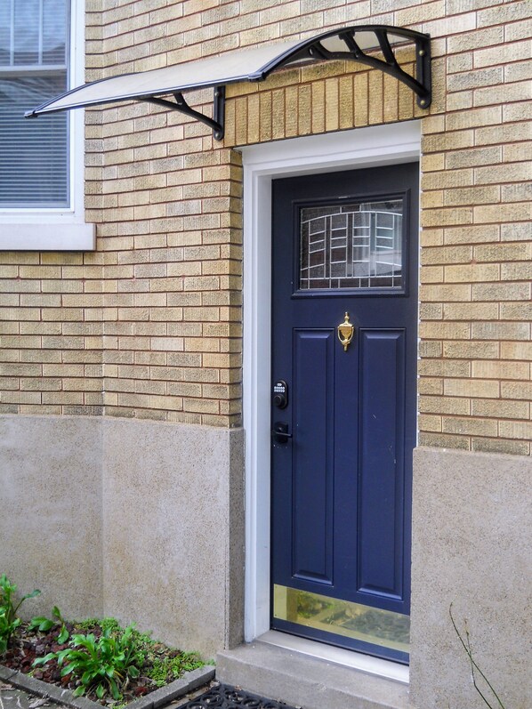 Exterior detail - Highlands Luxury Lower Level Studio - 900+sq (Louisville)