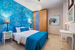 House | 2 bedrooms, iron/ironing board, free WiFi, bed sheets - 2 Bed House - Sleeps 5 - Pets - Wifi (Santorini)