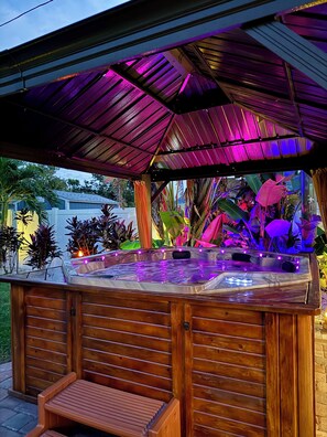 Bain à remous extérieur