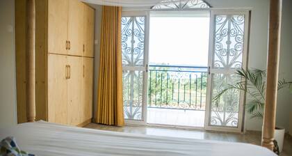 Unique 5-bed lakeview villa with roofterrace, minibeach, sandpit and kids pond.