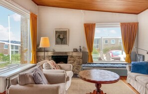 TV, fireplace - Beautiful home in Bergen aan Zee (Bergen aan Zee)