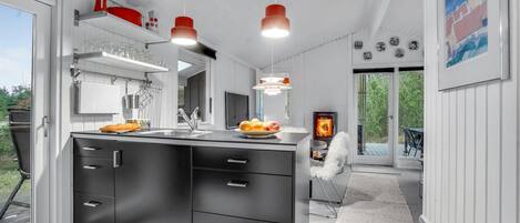 Kjøleskap, ovn og kokeplater