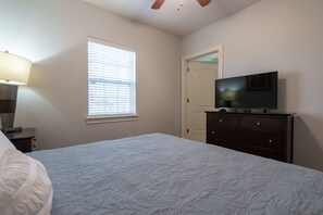 4 bedrooms, iron/ironing board, WiFi, bed sheets