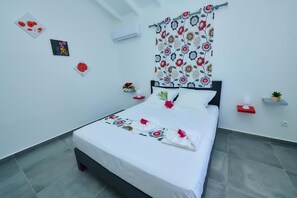 2 bedrooms, iron/ironing board, travel cot, free WiFi