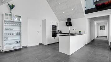 Réfrigérateur, four, plaque de cuisson, lave-vaisselle