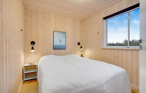 8 bedrooms, travel cot, free WiFi