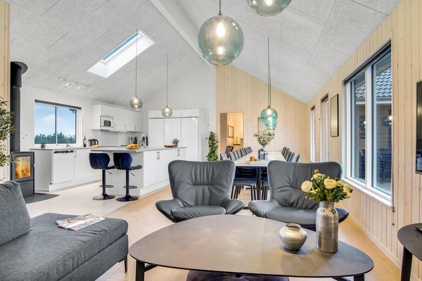 Fernseher, Kamin, Tischfußball, Tischtennisplatte