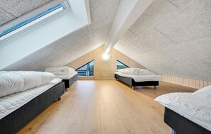 8 bedrooms, travel cot, free WiFi