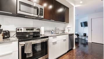 Fridge, microwave, oven, stovetop