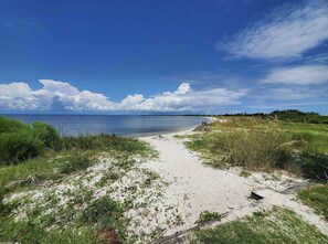 På stranden