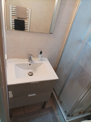 Shower - Superb air-conditioned apartment  (Nice)
