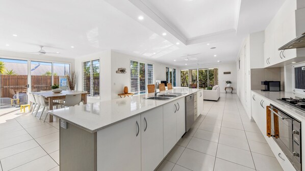 Ofen, Herdplatte, Geschirrspüler