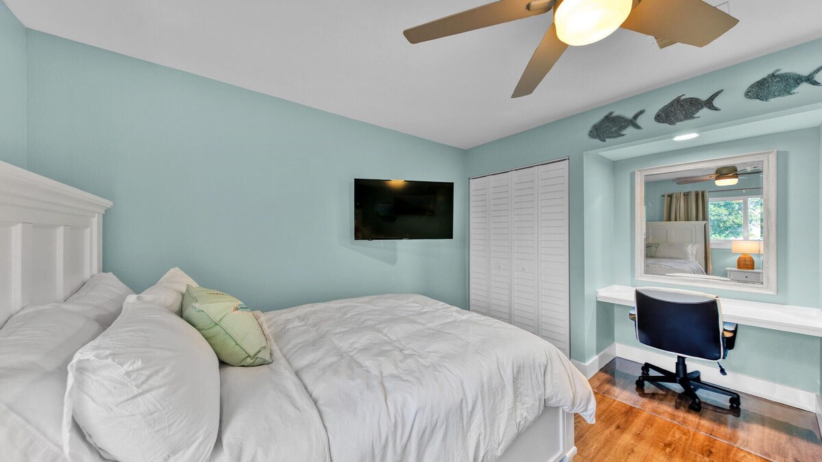 Photo 16 of Private Beach Entrance | Pet Friendly | Updated | Chateau 7A!