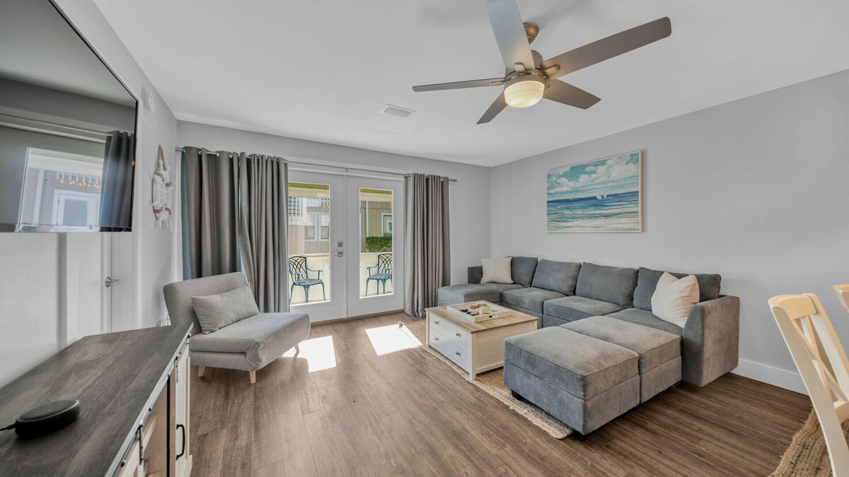 Private Beach Entrance | Pet Friendly | Updated | Chateau 7A!