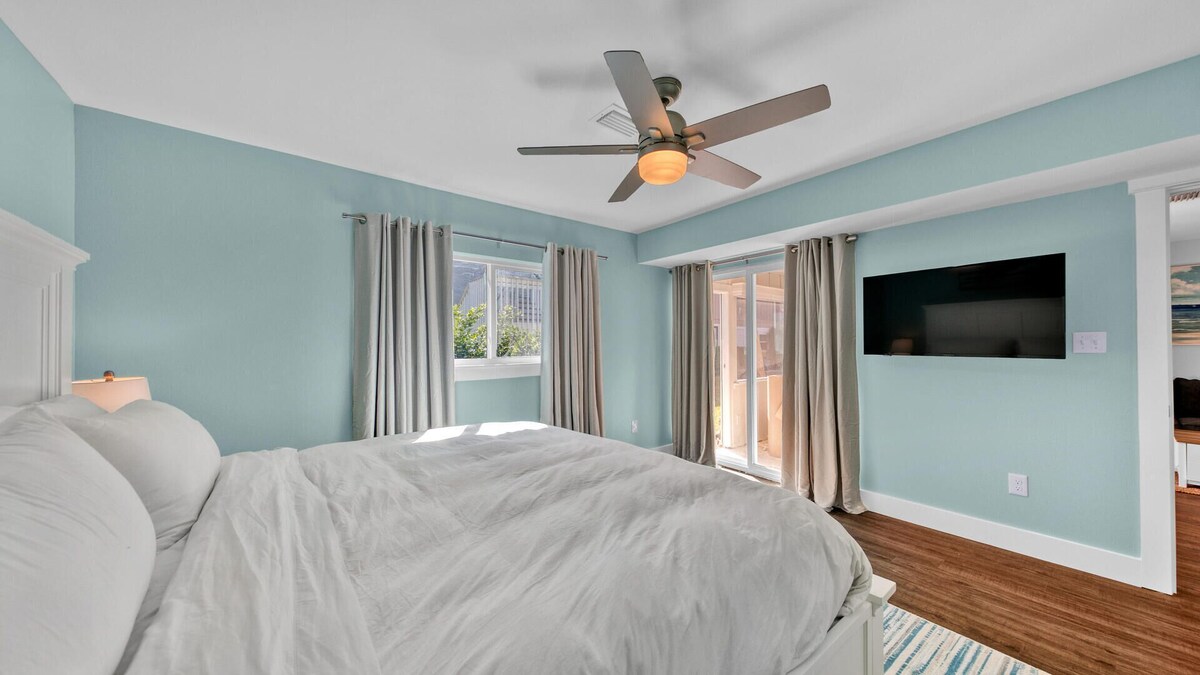 Photo 14 of Private Beach Entrance | Pet Friendly | Updated | Chateau 7A!