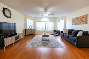 Smart TV - ✪MODERN & SPACIOUS 3BD/2BA VILLA✪ Close to Disney! (kissimmee)
