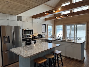 Fridge, microwave, oven, stovetop - Lakefront Cottage - Dog Friendly (Thompson)
