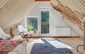 4 bedrooms, travel crib, free WiFi