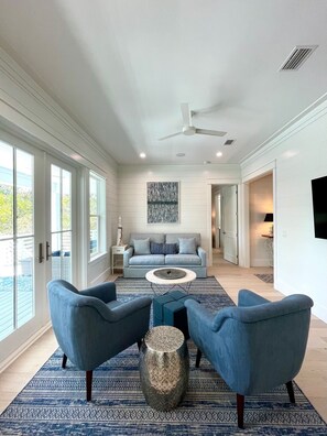 Smart TV - 30A Luxury Accommodations With Resort Style Amenities! 3779 W County Hwy 30a (Santa Rosa Beach)