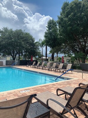 A heated pool - relax with us after the parks!!! (Davenport)