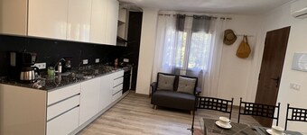 La Zenia beach Renovated 3-bedroom, 2.5 bath condo w/patio/AC