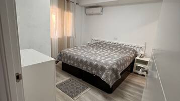 3 slaapkamers, een strijkplank/strijkijzer, gratis wifi, beddengoed