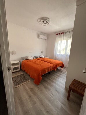 3 chambres, fer et planche à repasser, Wi-Fi gratuit, draps fournis