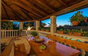 Outdoor dining