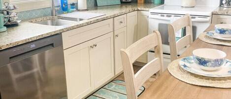 冰箱、微波炉、烤箱、炉灶