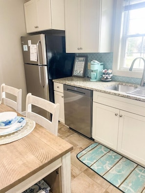 Fridge, microwave, oven, stovetop - Crow’s Nest • 1 BR Lewes Guest Apt – Bike to Beach (Lewes)