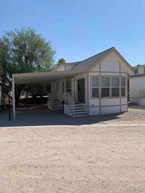 Exterior - Cozy 2 bedroom Cottage by the River  (Ehrenberg)